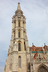 Fototapeta na wymiar Matthiaskirche im Burgviertel von Budapest, Ungarn