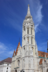 Fototapeta na wymiar Matthiaskirche im Burgviertel von Budapest, Ungarn