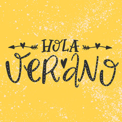 Hola Verano words on yellow © nerudol