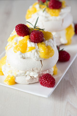 White pavlova cake