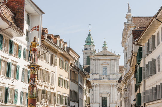 Solothurn, Fischbrunnen, St. Ursen-Brunnen, Kathedrale, St. Ursen, Altstadt, Stadt, Stadtrundgang, Barock, Fr&uuml;hling, Sommer, Schweiz