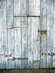 Stare drewniane zamknięte drzwi