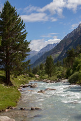 Fototapeta na wymiar Picturesque view of mountain range and river