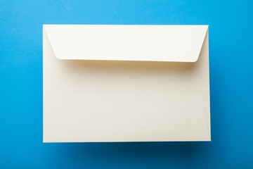 Empty envelope layout on a blue background.