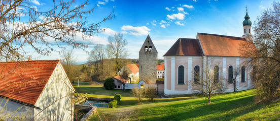 Kloster Wessobrunn mit Pfarrkirche und grauem Herzog