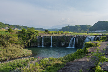 Fototapeta na wymiar 原尻の滝