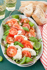 Bunter Caprese Salat