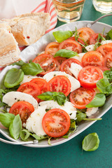 Bunter Caprese Salat