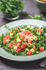 Saftige Wassermelone Salat mit Rucola und Feta käse