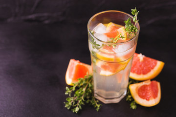 Gin bitter lemon with thyme and grapefruit. Fruit lemonade.