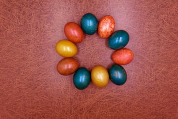 Obraz premium Colorful easter eggs on pink background .