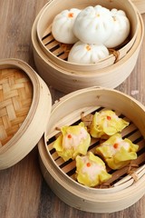 Fototapeta na wymiar Chinese steamed dumplings and buns