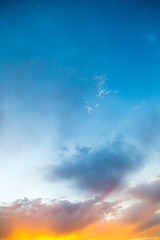 Obraz premium Beautiful clouds in the sky at sunset