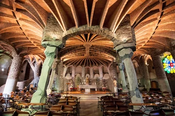 Tableaux ronds sur aluminium Barcelona Church of Colonia Guell
