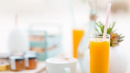 Jus d'orange pour commencer la journée