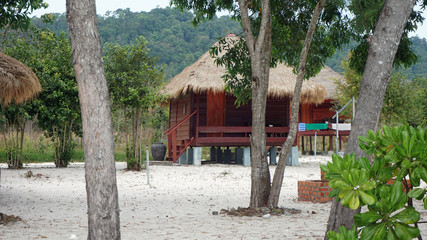 Fototapeta na wymiar koh rong beach huts