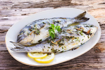 Orate cotte al forno con aglio e prezzemolo, Mediterranean food