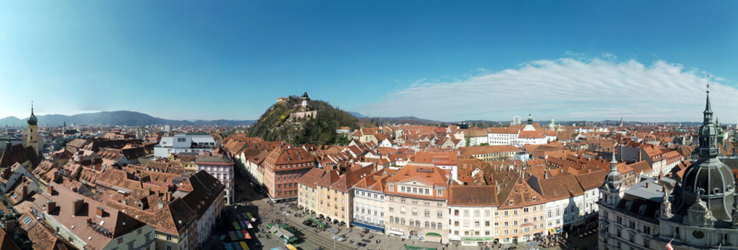Panoramaluftaufnahme der steirischen Landeshauptstadt Graz, Steiermark, &Ouml;sterreich