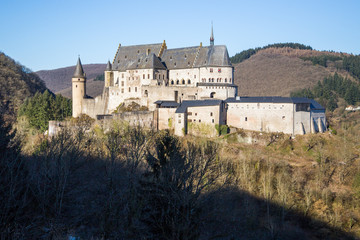 Fototapeta na wymiar Château de Vianden, un château fort situé au Luxembourg dans la ville de Vianden