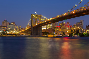 Obraz na płótnie Canvas Sunset view of Brooklyn Bridge, New York