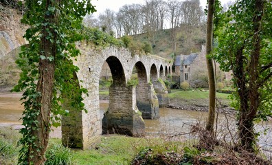 L'aqueduc de la rivière Le Guindy en Bretagne dans le Trégor