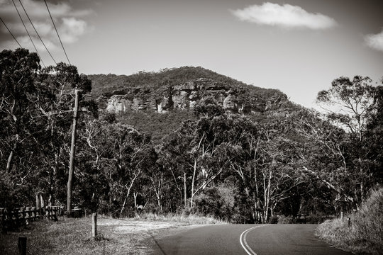 Megalong Valley winding road, Blue Mountains, NSW, Australia