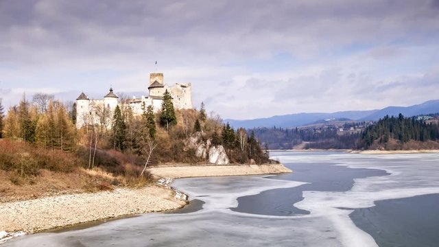 Widok na Zamek w Niedzicy i Jezioro Czorsztyńskie - Time Lapse Video 30fps