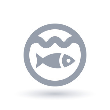 Fish water icon in circle outline. Aquatic marine life symbol. Seafood sign. Vector illustration.