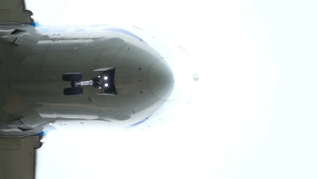タテ・横両用　旅客機 スーパースローモーション　240fps