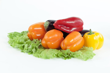 Fototapeta na wymiar bell pepper,eggplant on lettuce leaves isolated on white