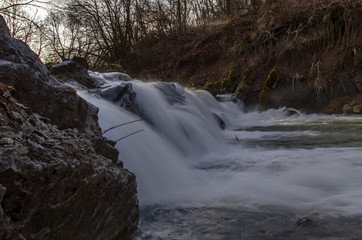 wodospad na rzece 