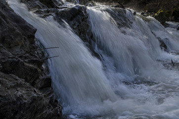 Obraz premium wodospad na rzece 