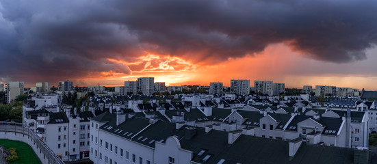 Fototapeta Warszawa, Ursynów. Panorama z widokiem na piękny zachód słońca nad Mokotowem. obraz