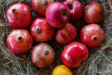 garnet lie on the straw