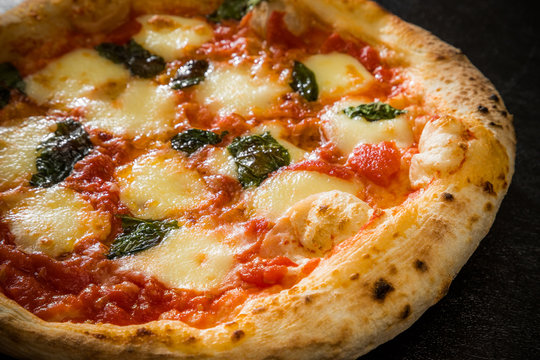 ホームメイドピザ　Italian home-made pizza