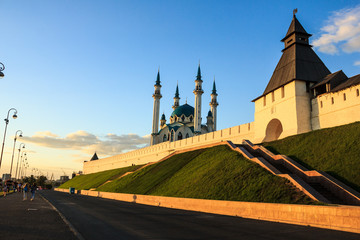 Obraz premium Kazan Kremlin in the rays of summer sunset 