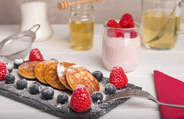 mini pancakes with fruit and honey