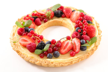fruit tart with cream