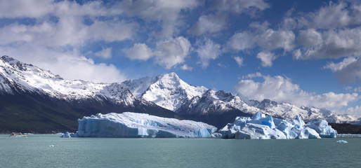 Icebergs on Lake Argentino, Patagonia, Argentina