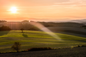 Obraz premium Sonnenuntergang in der buckligen Welt (A)