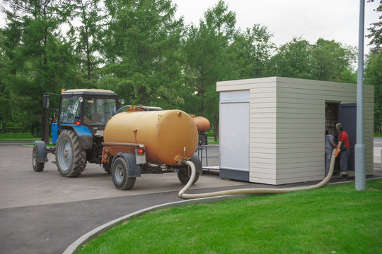 Cleaning of the mobile toilets