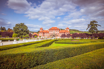 Das Schloss Troja (tschechisch Zámek Troja oder Trojský zámek) liegt in Prag in Tschechien, im nördlichen Stadtteil Troja. - obrazy, fototapety, plakaty