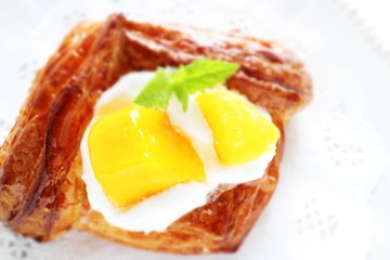 Homemade yogurt and mango on pastry 