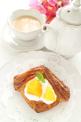 Homemade yogurt and mango on pastry 