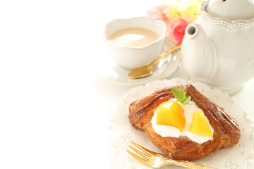 Homemade yogurt and mango on pastry 