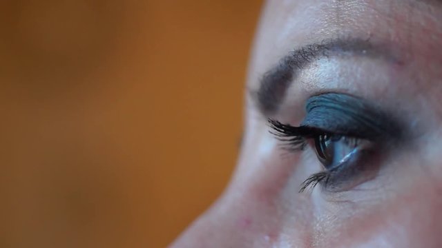Brightly eyes make up
