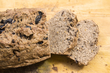 Pain bio aux olives 01