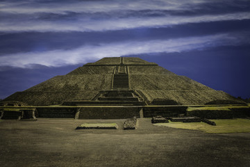 Pir&aacute;mide del Sol