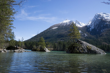 Fototapeta na wymiar Lake with mountains around
