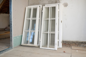 alte Fenster und Türen